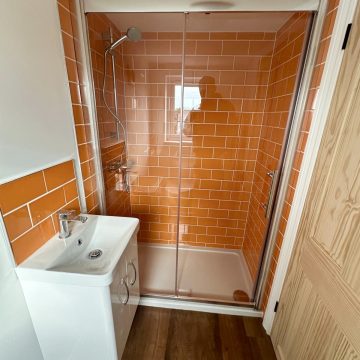 Bathroomorange_001