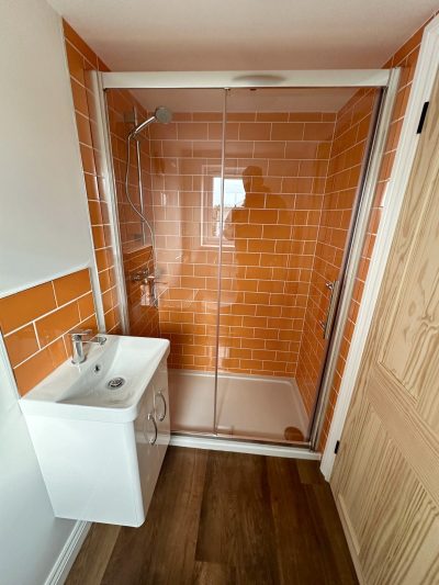 Bathroomorange_001